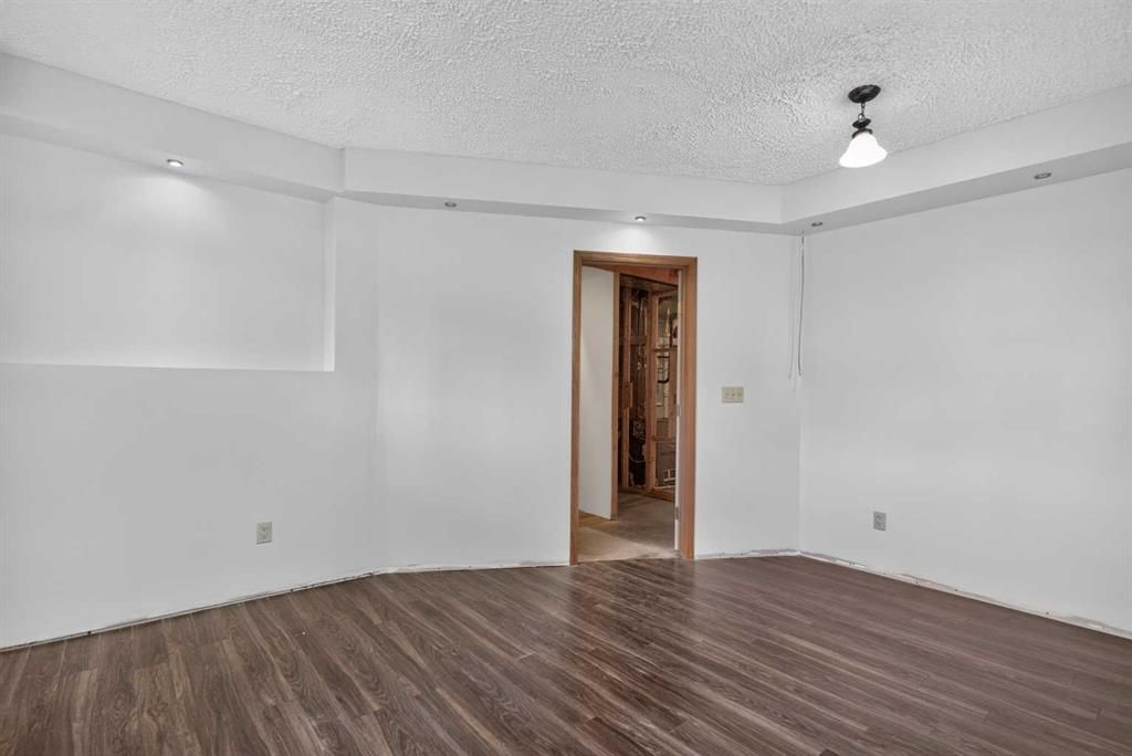10407 102 Ave   - Photo 36