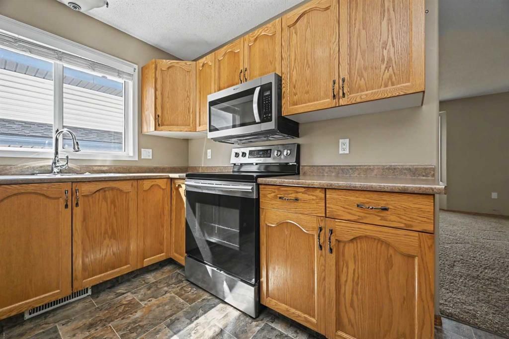 12017 95B Street  - Photo 8