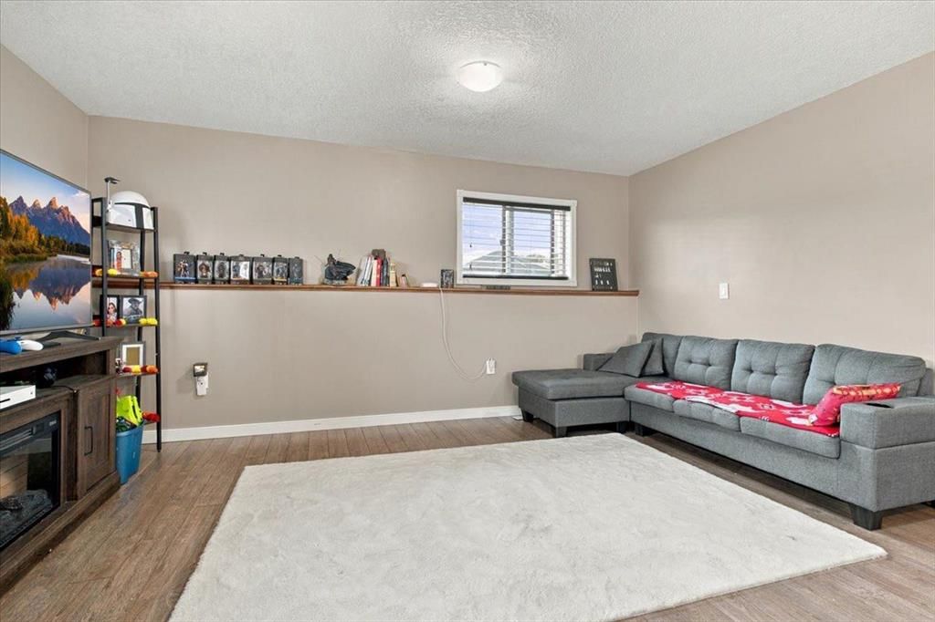 9401 88A Street  - Photo 27