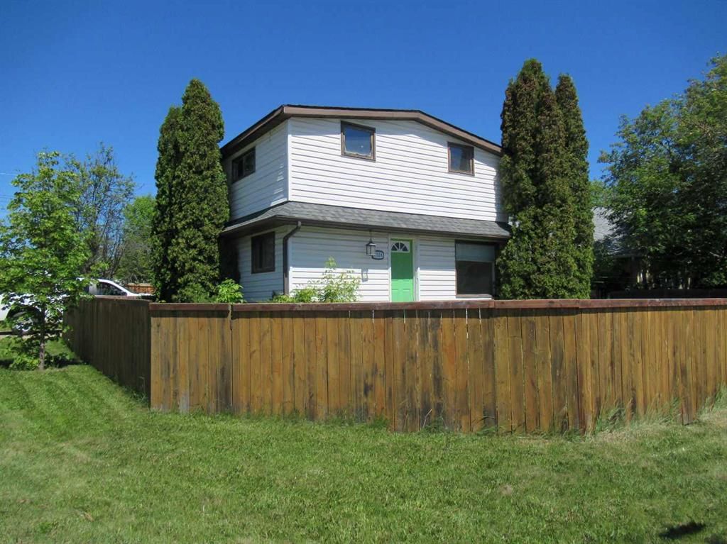 9324 104 Avenue  - Photo 1