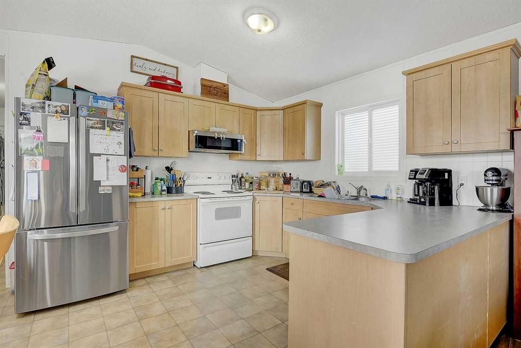 8902 89 Street  - Photo 3
