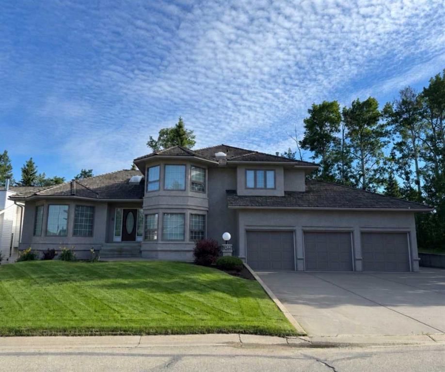 9244 Wedgewood Drive N - Photo 1