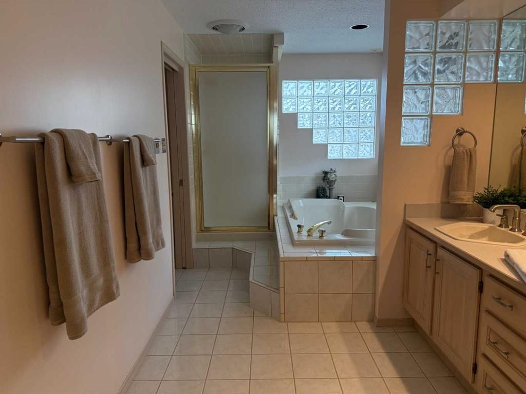 9244 Wedgewood Drive N - Photo 28