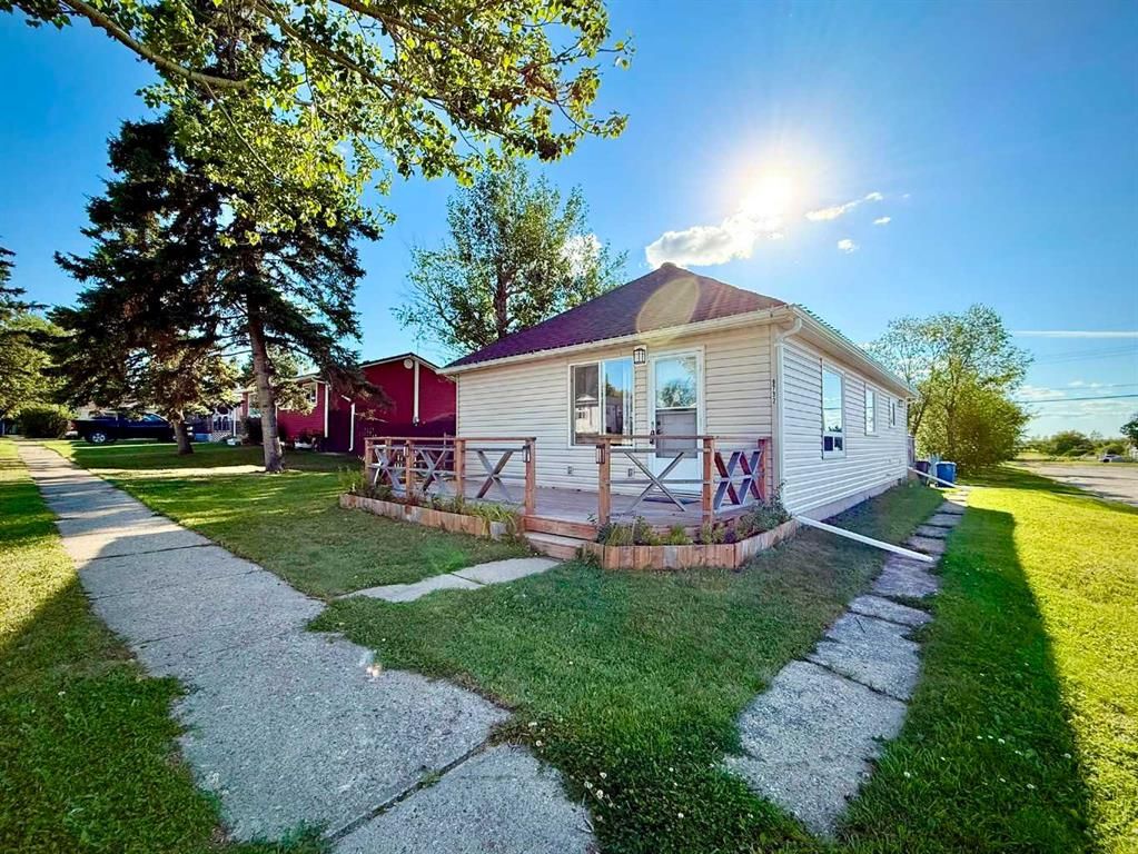 9732 100 Street  - Photo 1