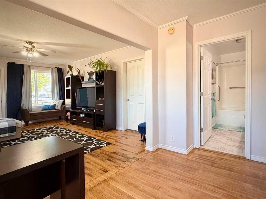 9732 100 Street  - Photo 19