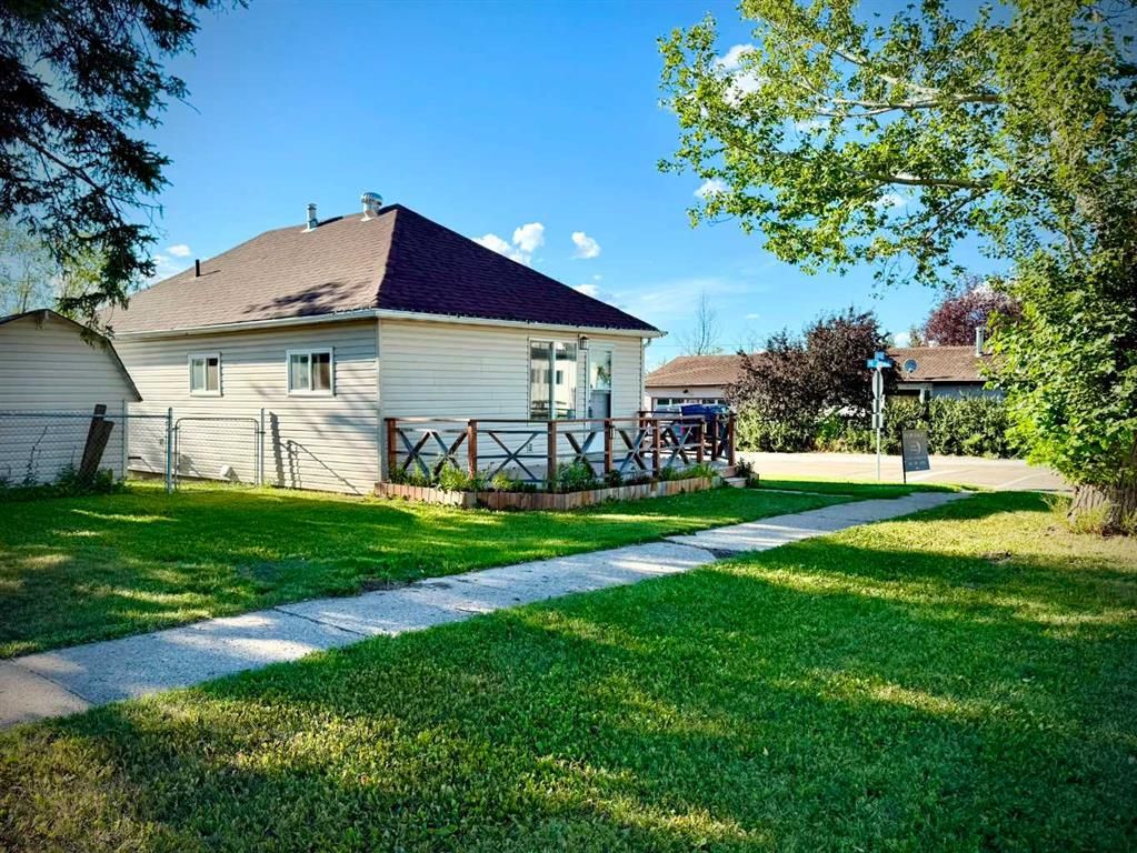 9732 100 Street  - Photo 2