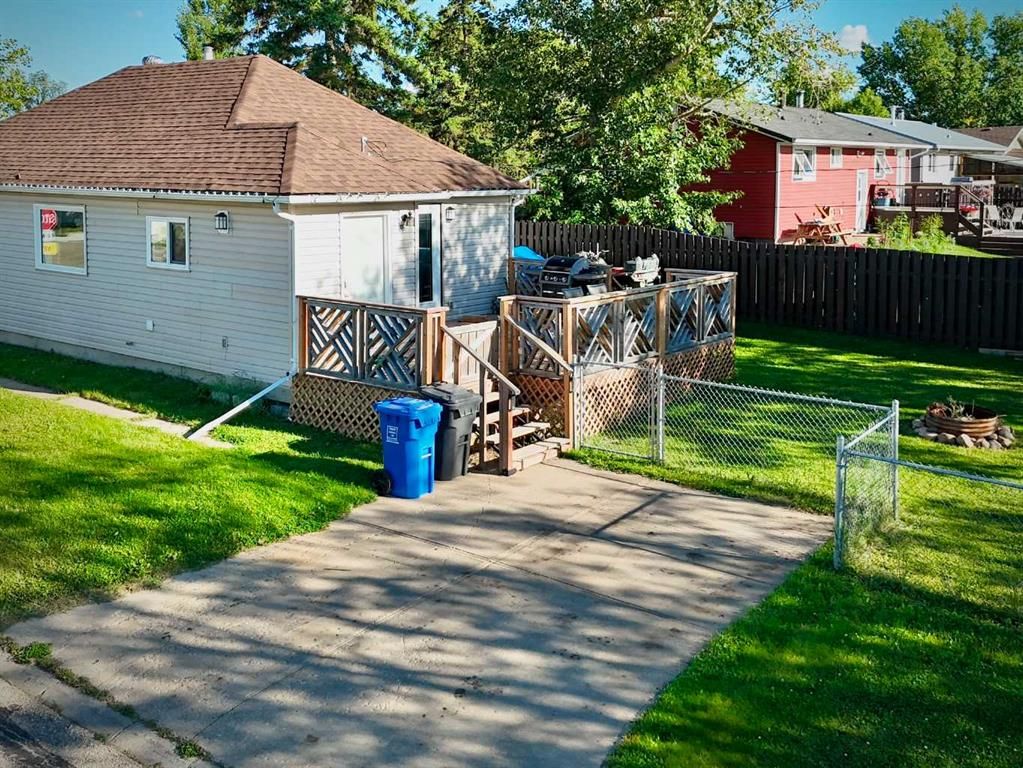 9732 100 Street  - Photo 3
