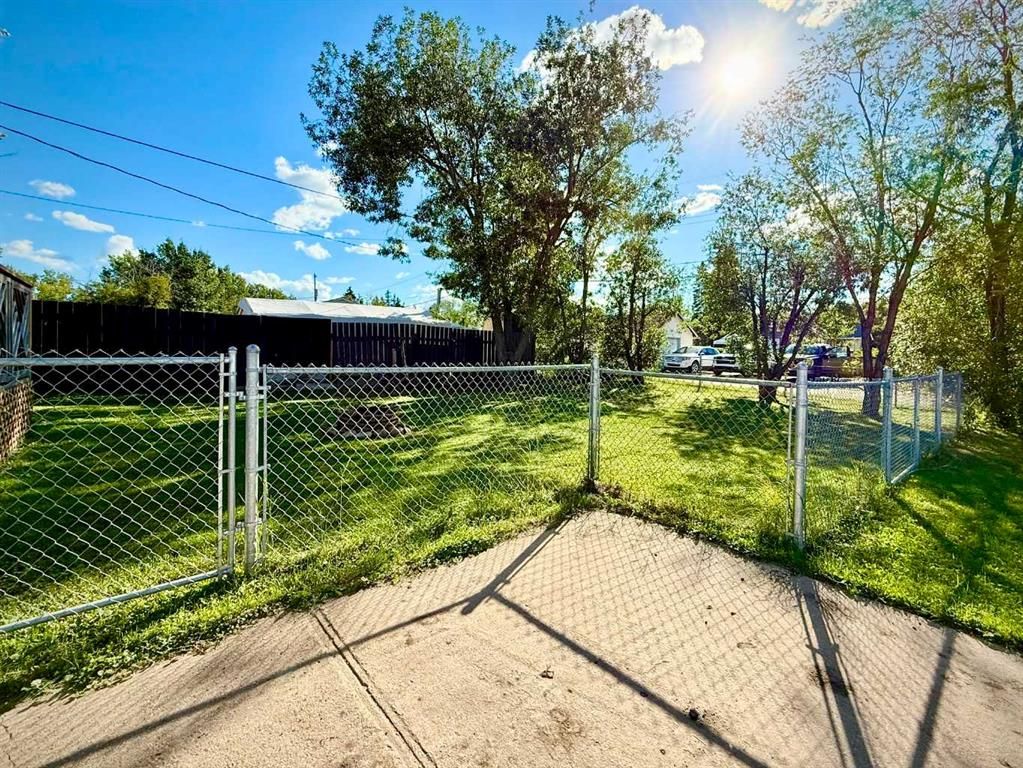 9732 100 Street  - Photo 4