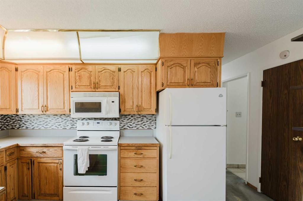9205 111 Avenue  - Photo 10
