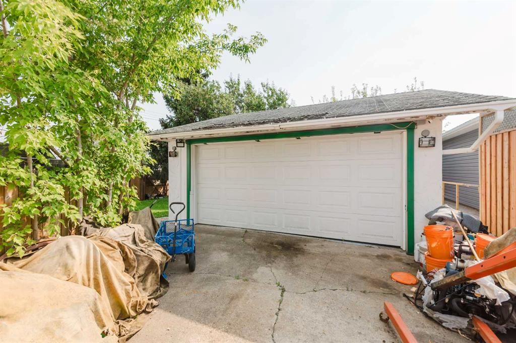 9205 111 Avenue - Photo 2