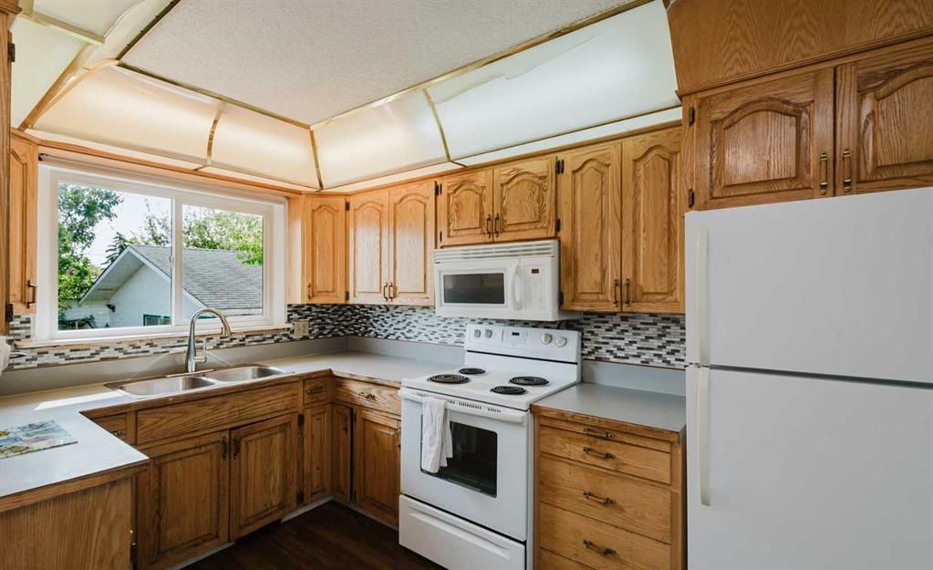 9205 111 Avenue  - Photo 8