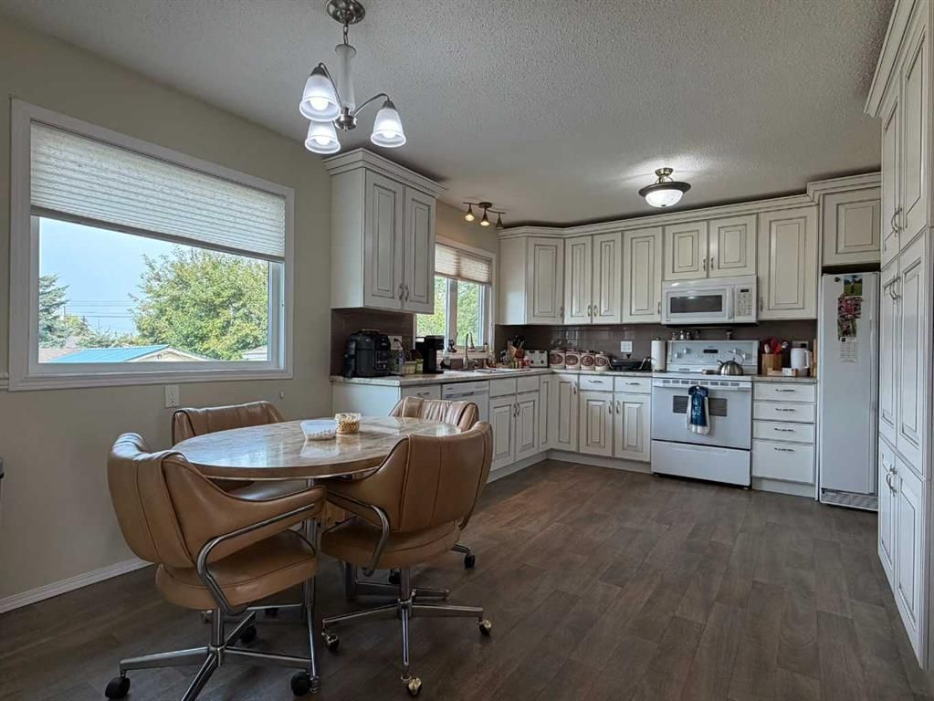 607 6 Avenue  - Photo 2