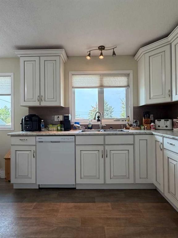 607 6 Avenue  - Photo 3