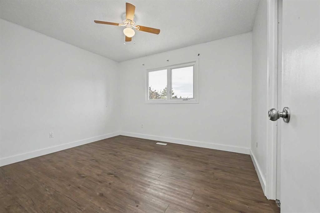 7330 99A Street  - Photo 11