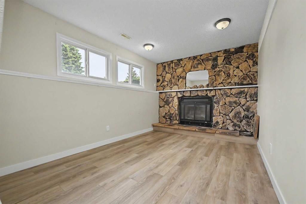 7330 99A Street  - Photo 16