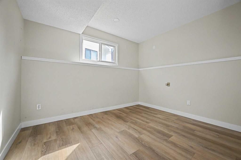 7330 99A Street  - Photo 17