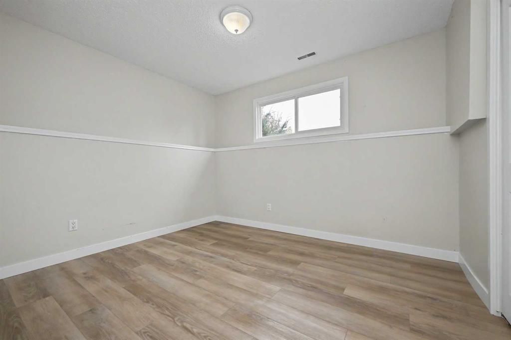 7330 99A Street  - Photo 18