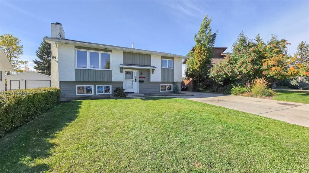 7330 99A Street  - Photo 2