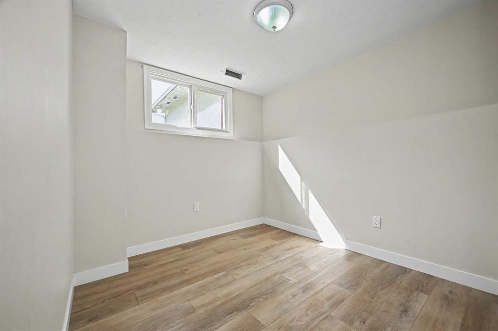 7330 99A Street  - Photo 21