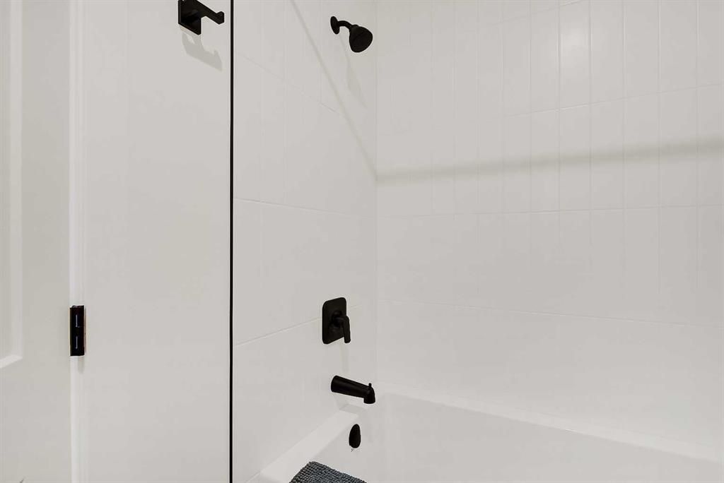 8613 88 Street  - Photo 23