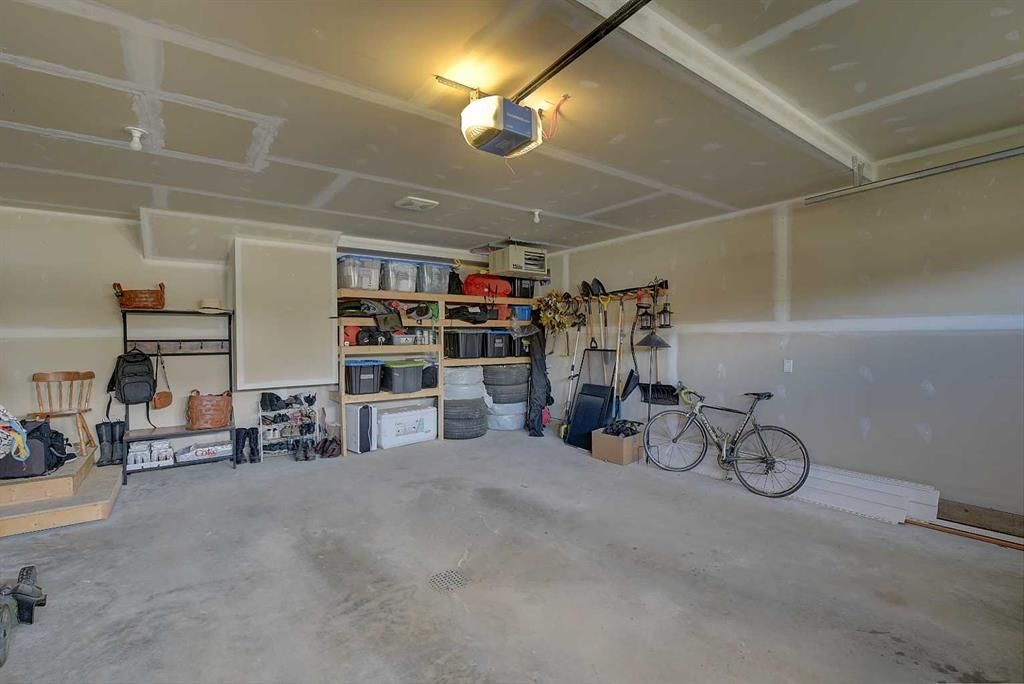 8613 88 Street  - Photo 35