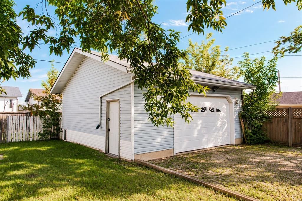 9712 105 Avenue  - Photo 3