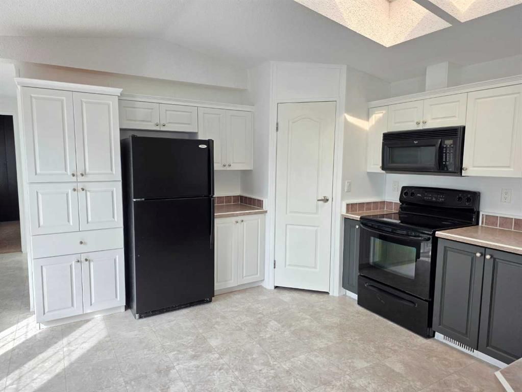 348 SCOTT Lane  - Photo 18