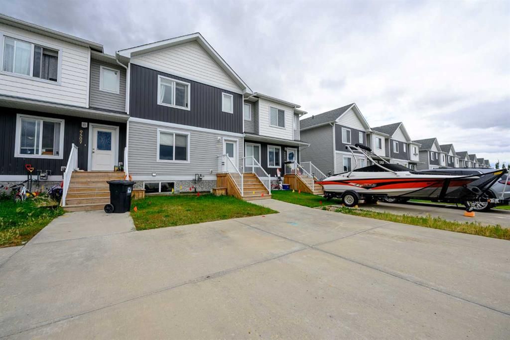 9507B 112 Avenue  - Photo 2