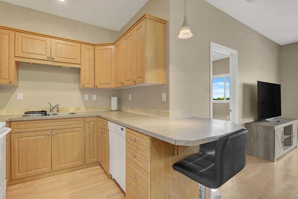 405, 9221 Lakeland Drive - Photo 2