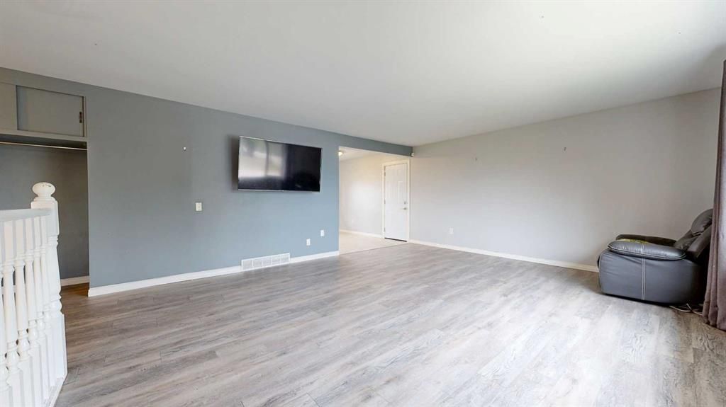 9915 97 Avenue  - Photo 5