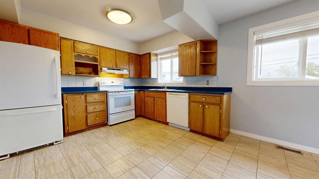 9915 97 Avenue  - Photo 8