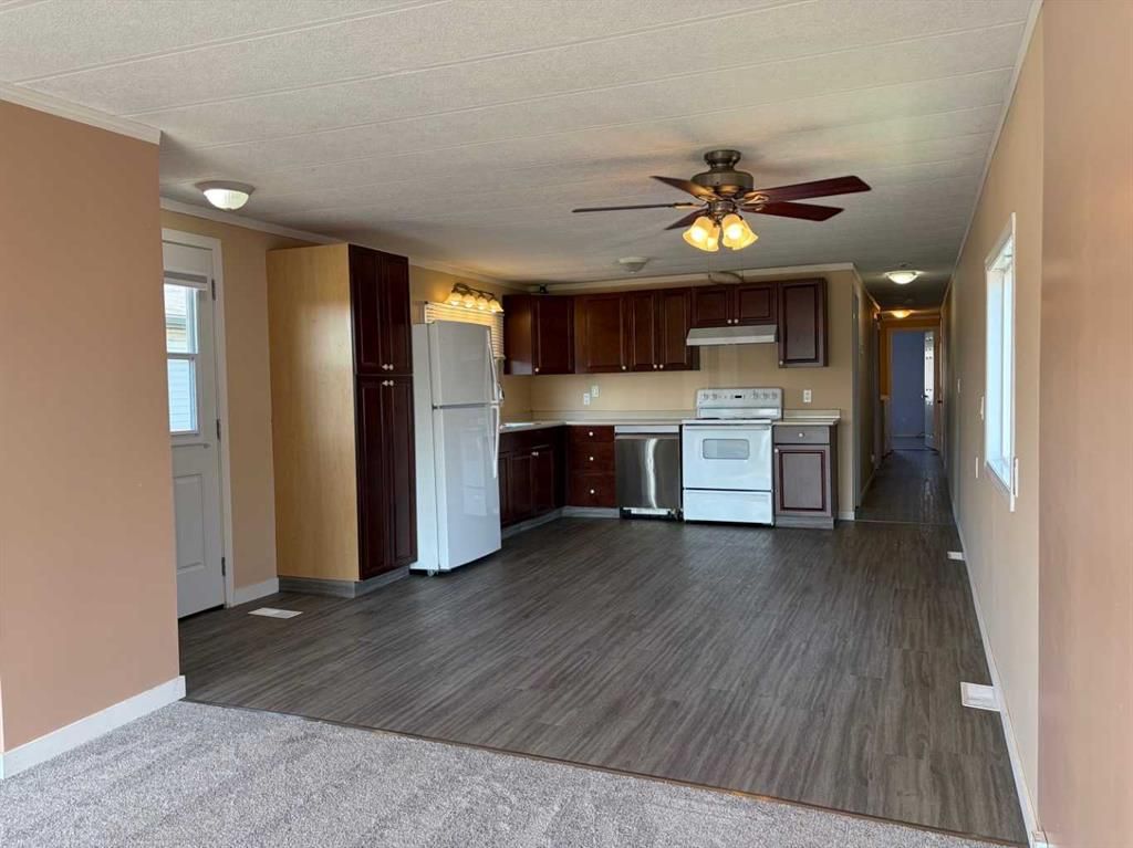 110 Coachman Village - Photo 4