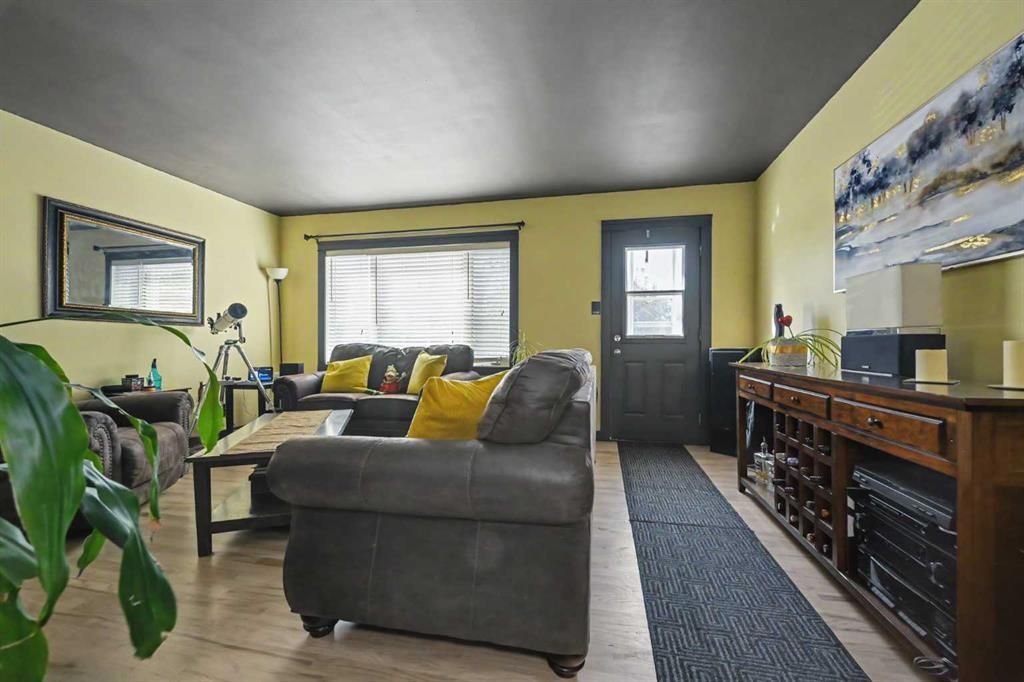 9516 98 Avenue - Photo 3