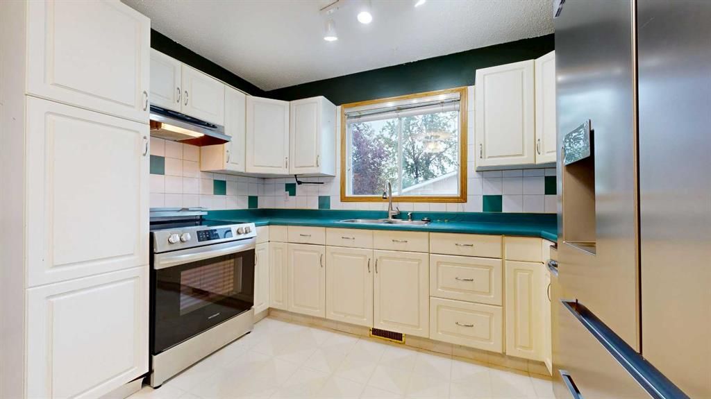 9510 81 Avenue  - Photo 8