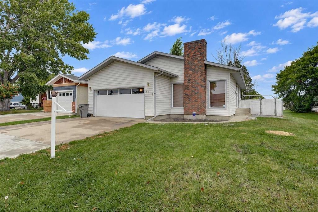 7607 96 Street  - Photo 2