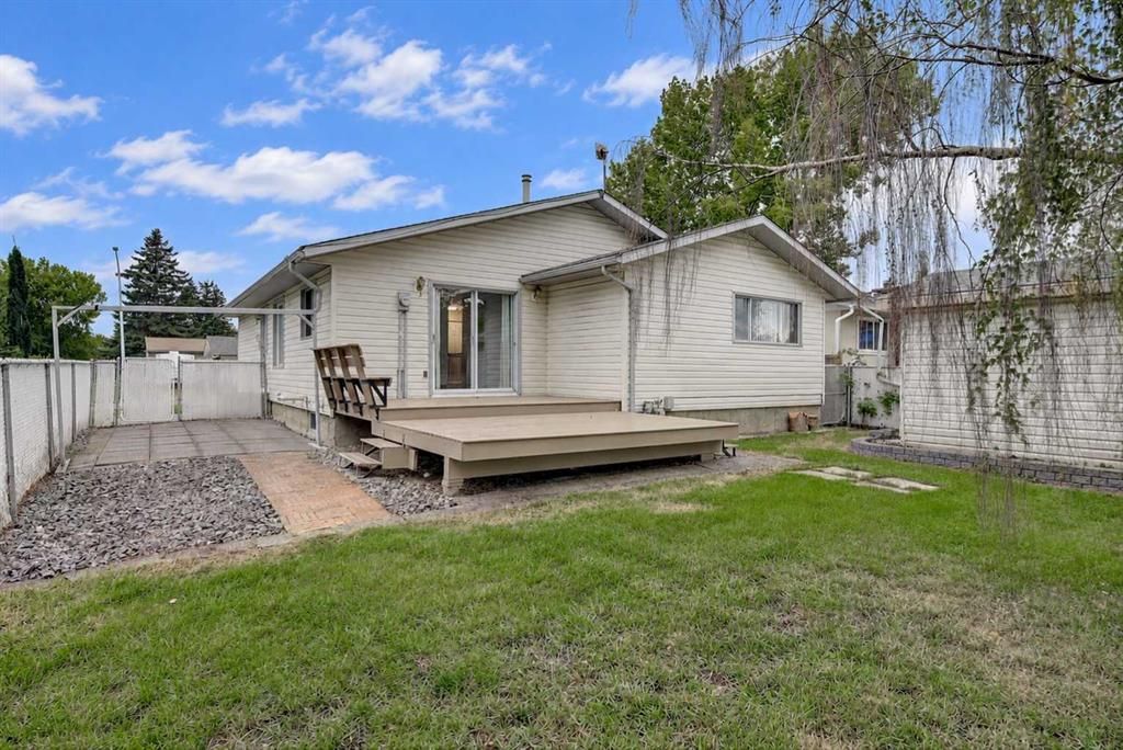 7607 96 Street  - Photo 3