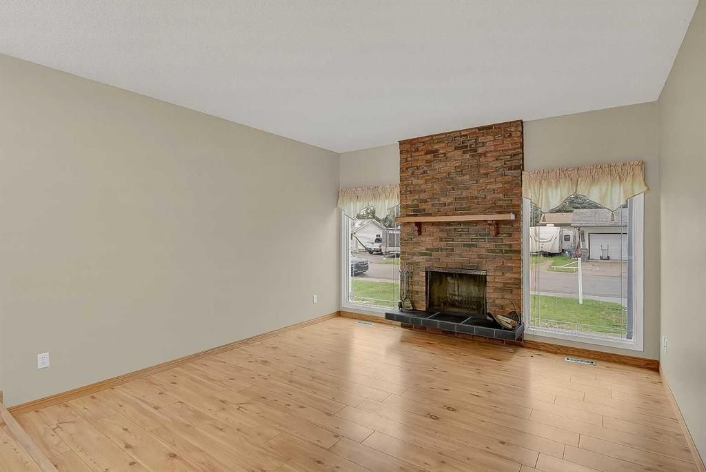 7607 96 Street  - Photo 5