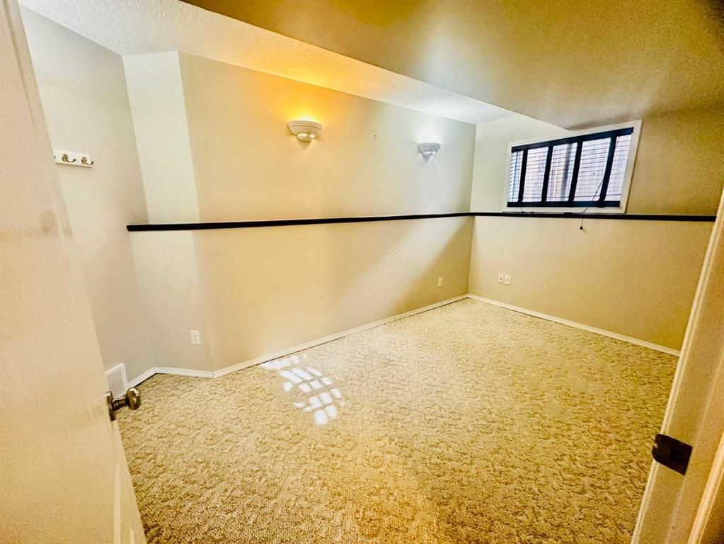10625 Royal Oaks Drive  - Photo 17