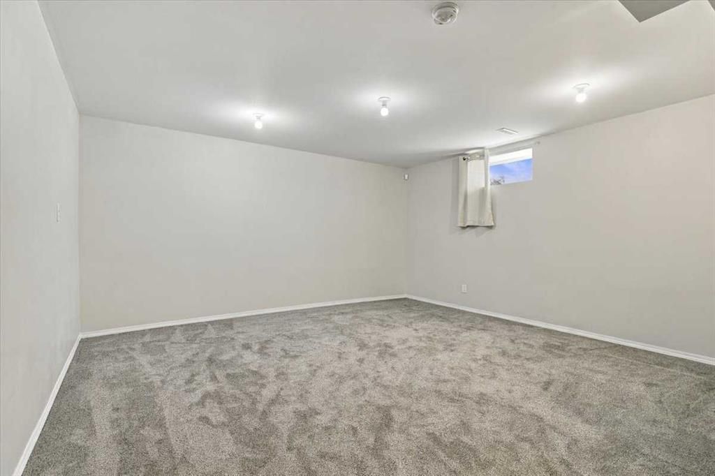 10625 Royal Oaks Drive  - Photo 24