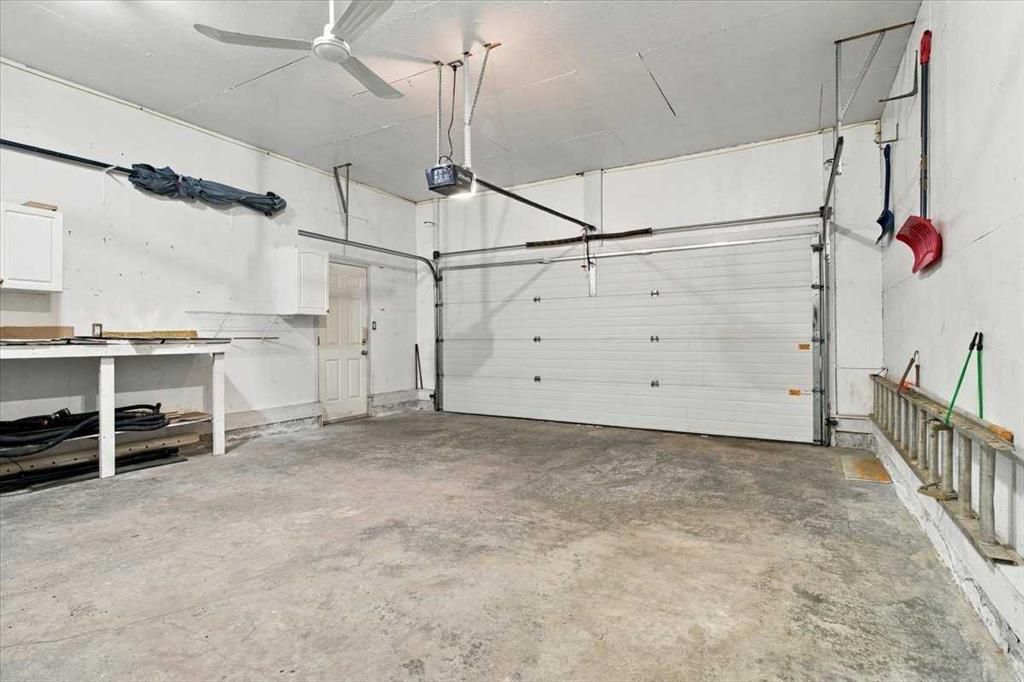 10625 Royal Oaks Drive  - Photo 31