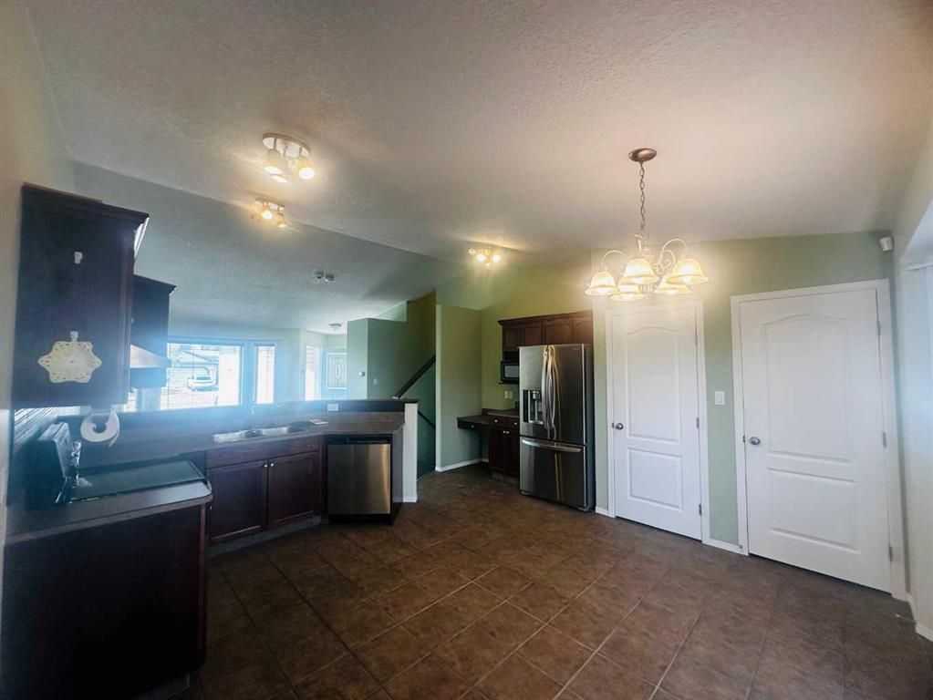 10625 Royal Oaks Drive  - Photo 7