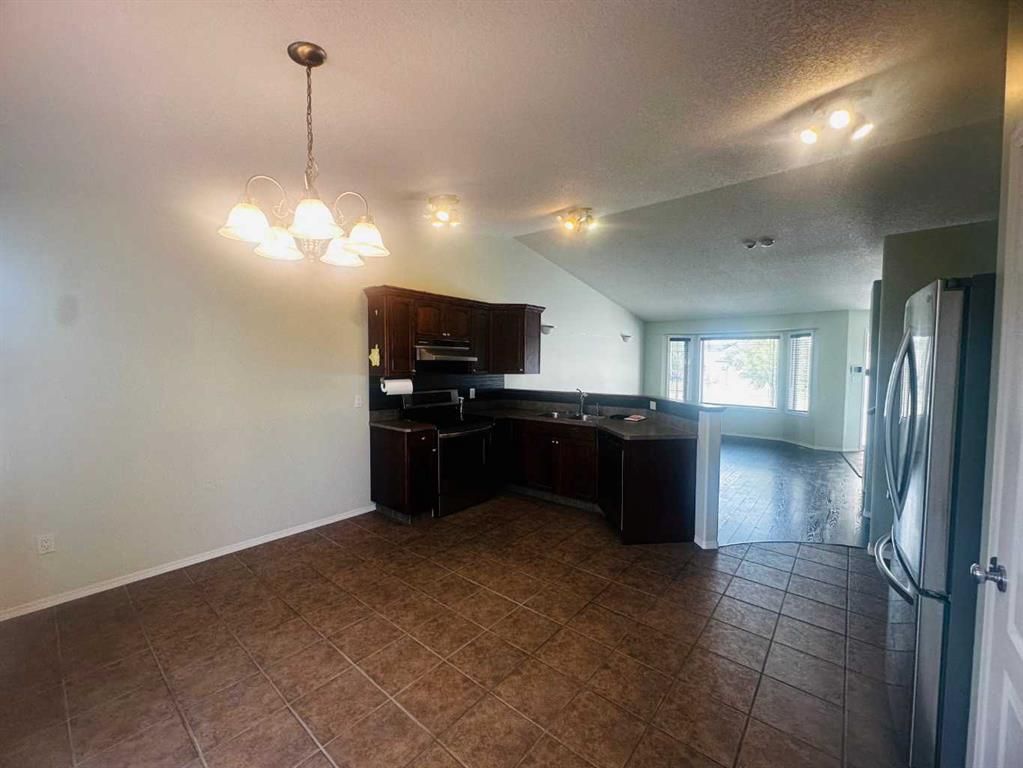 10625 Royal Oaks Drive  - Photo 8