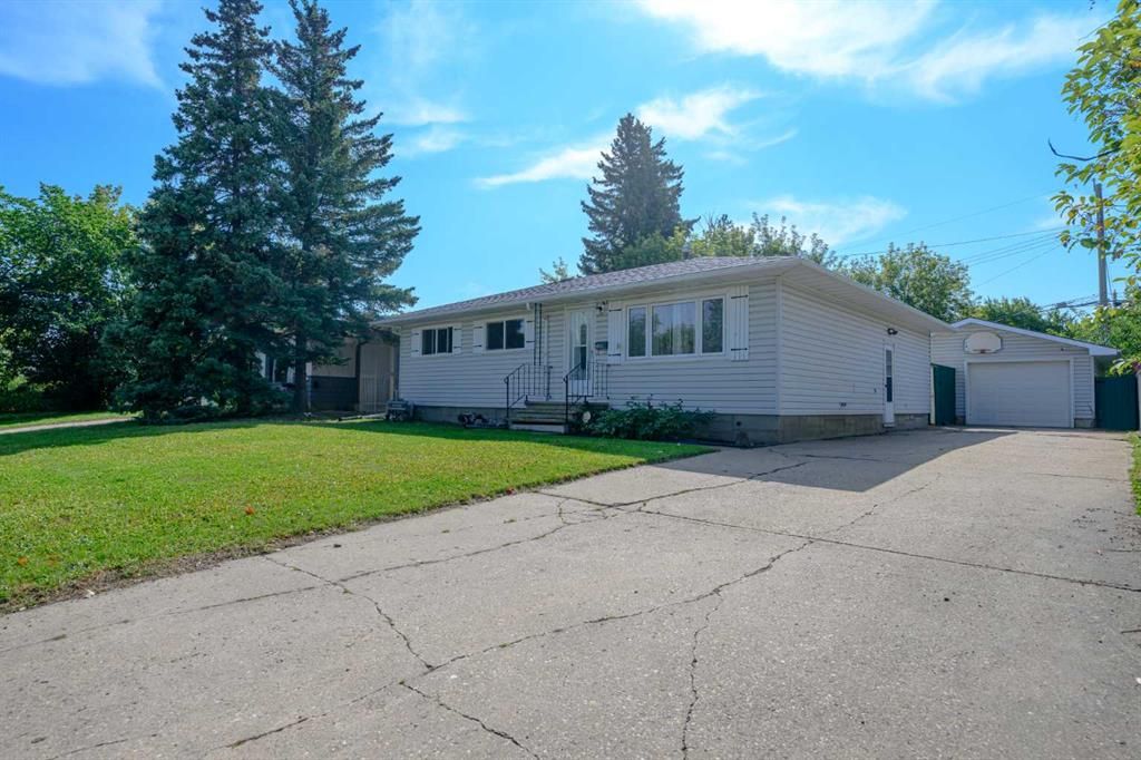9923 88 Avenue - Photo 2