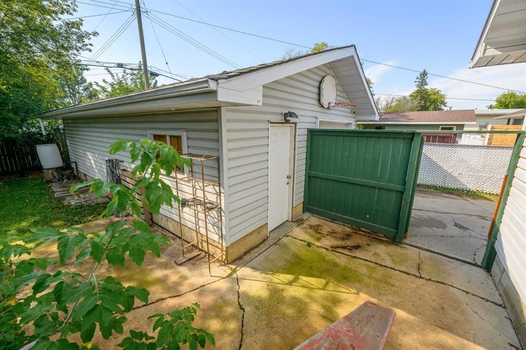 9923 88 Avenue  - Photo 43