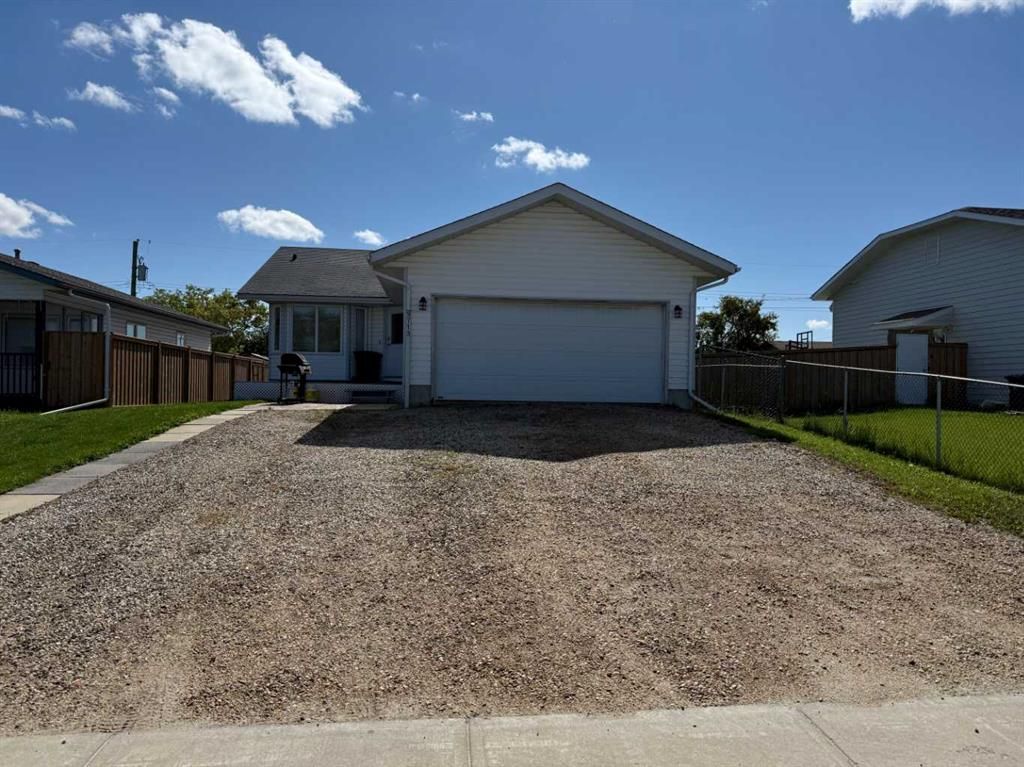 9713 105 Avenue  - Photo 1