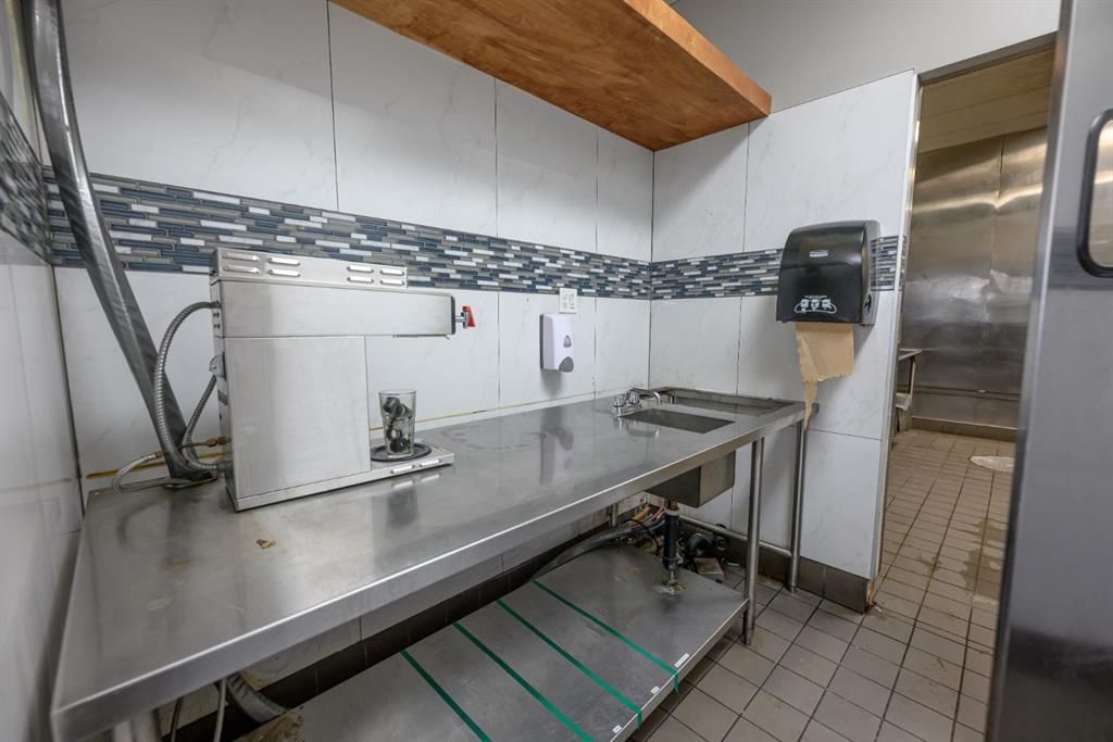 101, 11502 Westgate Drive  - Photo 31