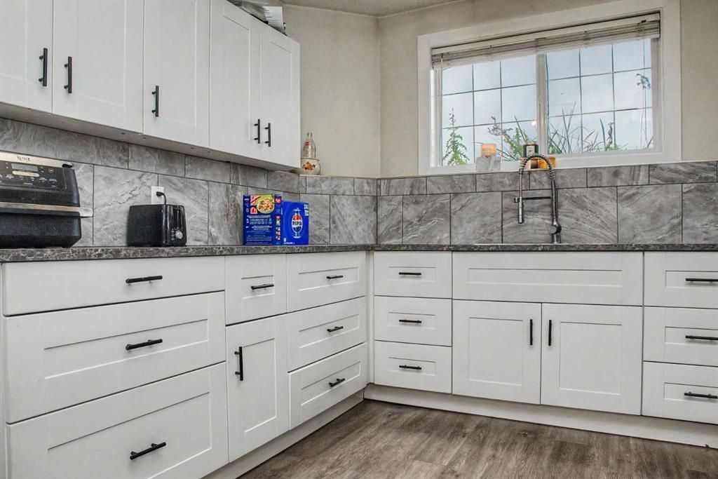 10720 88B Street  - Photo 26