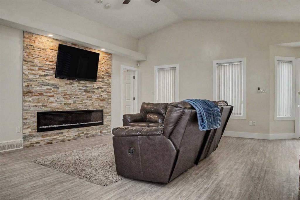 10720 88B Street  - Photo 7