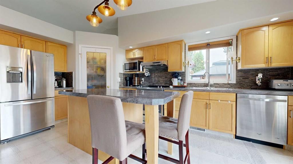 7425 103A Street  - Photo 9