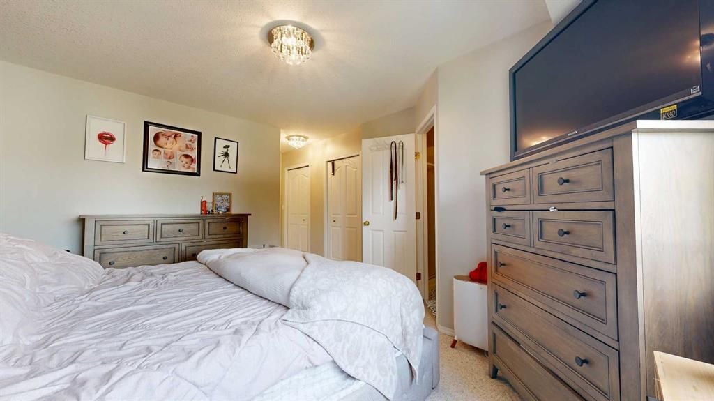 7425 103A Street  - Photo 15